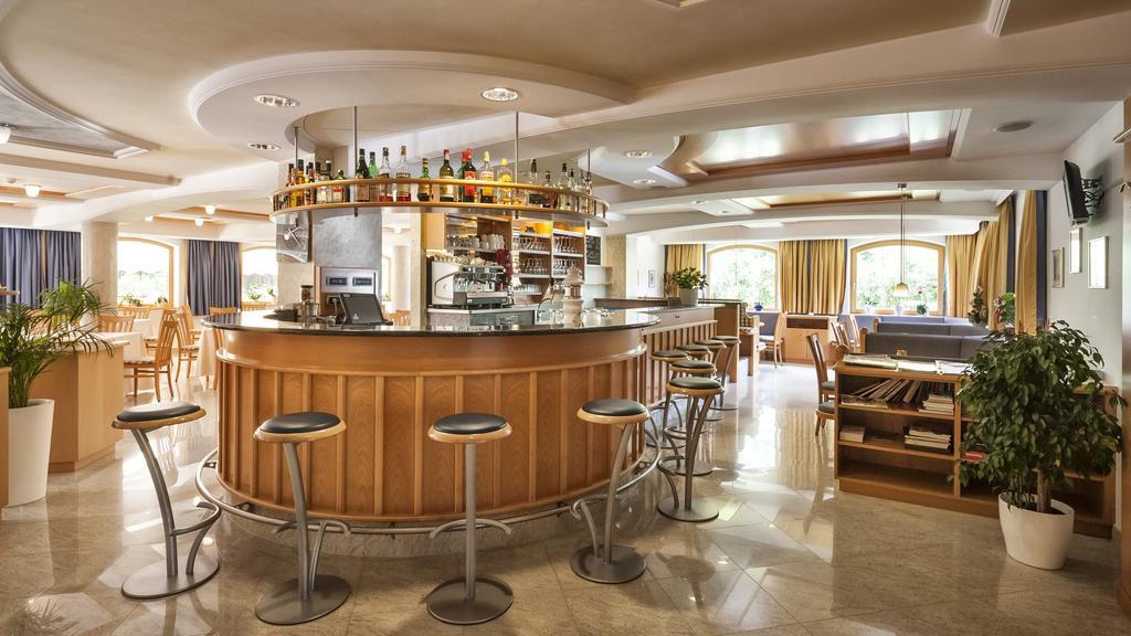 Hotel Bischofhof - Bistro Jasmin Кьюза Экстерьер фото